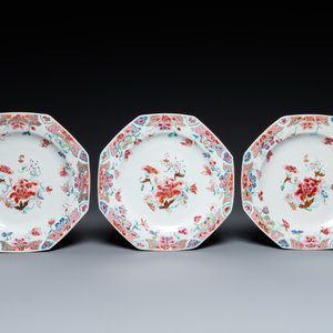 Six assiettes de forme octagonale en porcelaine de Chine famille rose, Qianlong — photo 2