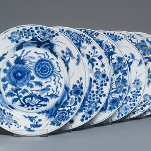 Six assiettes en porcelaine de Chine bleu et blanc à décor de chrysanthèmes, Kangxi — photo 3