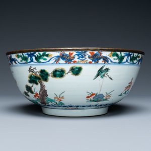 Six assiettes en porcelaine de Chine en bleu et blanc et famille rose et un bol en famille verte, Kangxi/Qianlong — photo 5