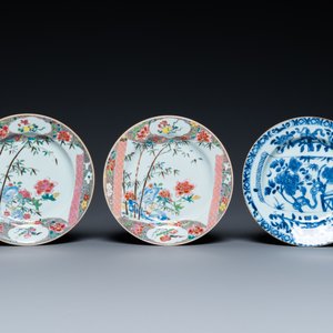 Six assiettes en porcelaine de Chine en bleu et blanc et famille rose et un bol en famille verte, Kangxi/Qianlong — photo 10