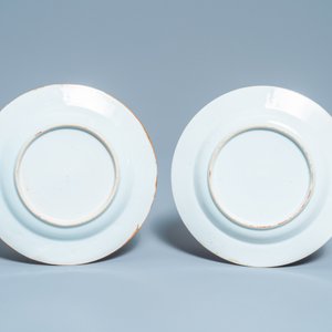 Six assiettes en porcelaine de Chine en rouge de fer et grisaille à fond brun capucin, Qianlong — photo 7