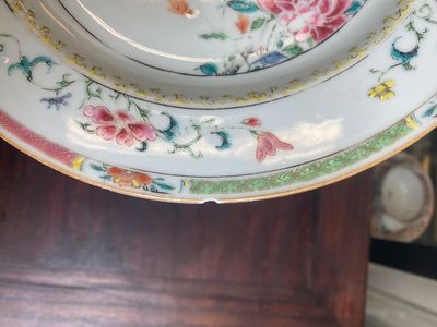 Six assiettes en porcelaine de Chine famille rose à décor floral, Qianlong — photo 8