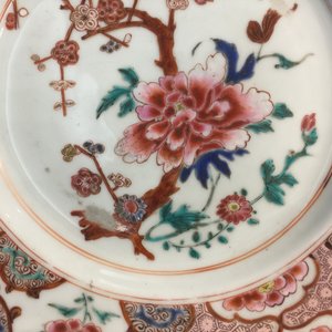 Six assiettes en porcelaine de Chine famille rose à décor floral, Qianlong — photo 2