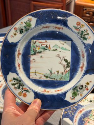 Six assiettes en porcelaine de Chine famille verte à décor de 'Xie Qin Fang You 攜琴訪友', Kangxi — photo 9