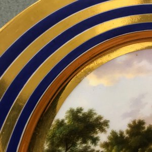 Six assiettes en porcelaine dorée, origines diverses, 18/19ème — photo 11