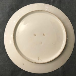 Six assiettes en porcelaine dorée, origines diverses, 18/19ème — photo 35