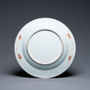 Six assiettes et un plat en porcelaine de Chine famille rose, verte et de style Imari, Kangxi/Qianlong — photo 2