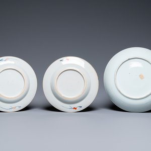 Six assiettes et un plat en porcelaine de Chine famille rose, verte et de style Imari, Kangxi/Qianlong — photo 7