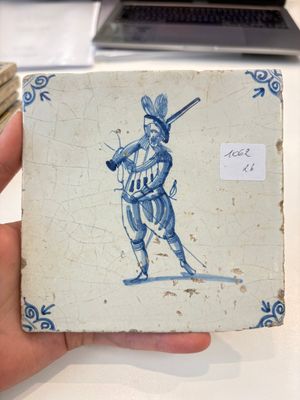 Six blue and white Dutch Delft 'figure' tiles , 17th C. — photo 1