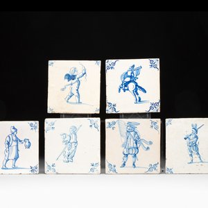 Six blue and white Dutch Delft 'figure' tiles , 17th C. — photo 1