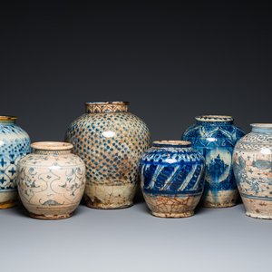 Six blue and white Islamic pottery storage jars, Persia, 17/19th C. — 照片 1