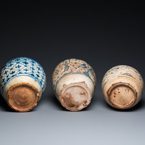 Six blue and white Islamic pottery storage jars, Persia, 17/19th C. — 照片 13