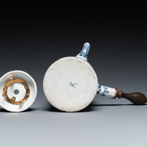 Six blue and white Meissen porcelain cups and saucers, a chocolate pot, a bowl and a tea caddy, 18th C. — photo 9