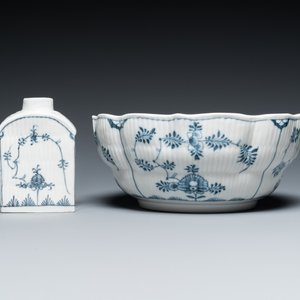 Six blue and white Meissen porcelain cups and saucers, a chocolate pot, a bowl and a tea caddy, 18th C. — photo 10