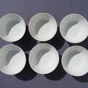 Six bols couverts sur supports en porcelaine de Chine famille rose, 19ème — photo 20