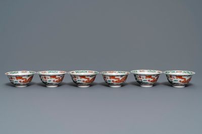Six bols en porcelaine de Chine famille rose pour le marché Straits ou Peranakan, marque de Qianlong, 19ème