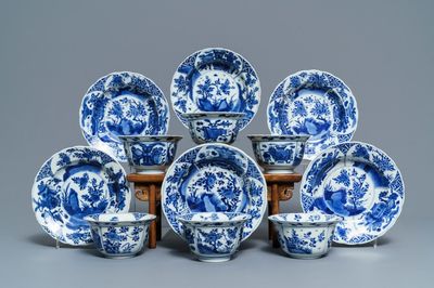 Six bols sur supports en porcelaine de Chine bleu et blanc, Kangxi