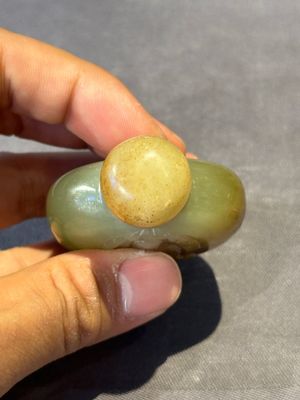 Six Chinese agate, jade and glass snuff bottles, 19/20th C. — photo 18