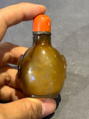 Six Chinese agate, jade and glass snuff bottles, 19/20th C. — photo 2