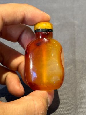 Six Chinese agate, jade and glass snuff bottles, 19/20th C. — photo 22