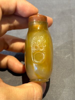 Six Chinese agate, jade and glass snuff bottles, 19/20th C. — photo 27