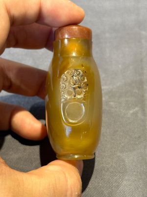 Six Chinese agate, jade and glass snuff bottles, 19/20th C. — photo 29