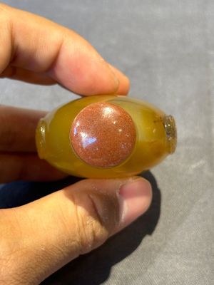 Six Chinese agate, jade and glass snuff bottles, 19/20th C. — photo 30