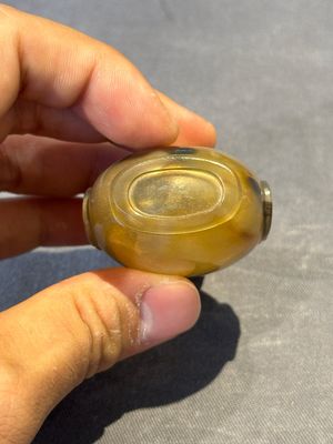 Six Chinese agate, jade and glass snuff bottles, 19/20th C. — photo 7