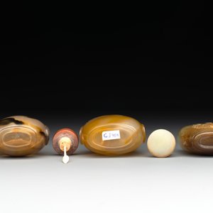 Six Chinese agate, jade and glass snuff bottles, 19/20th C. — photo 14
