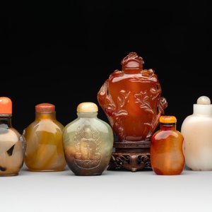 Six Chinese agate, jade and glass snuff bottles, 19/20th C. — photo 2
