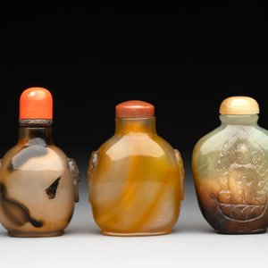Six Chinese agate, jade and glass snuff bottles, 19/20th C. — photo 9