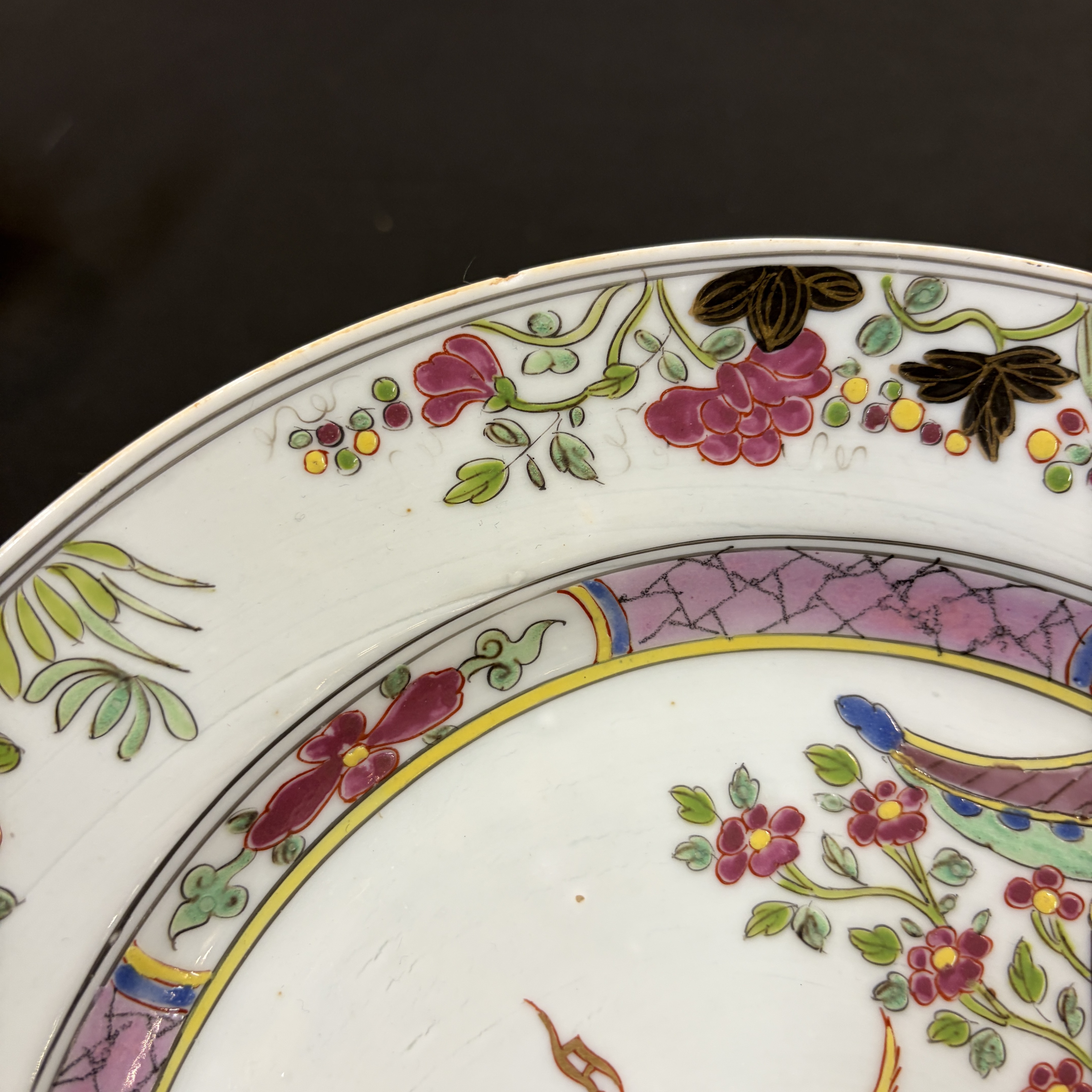 Six Chinese and French famille rose, verte and Imari-style wares — 照片 22