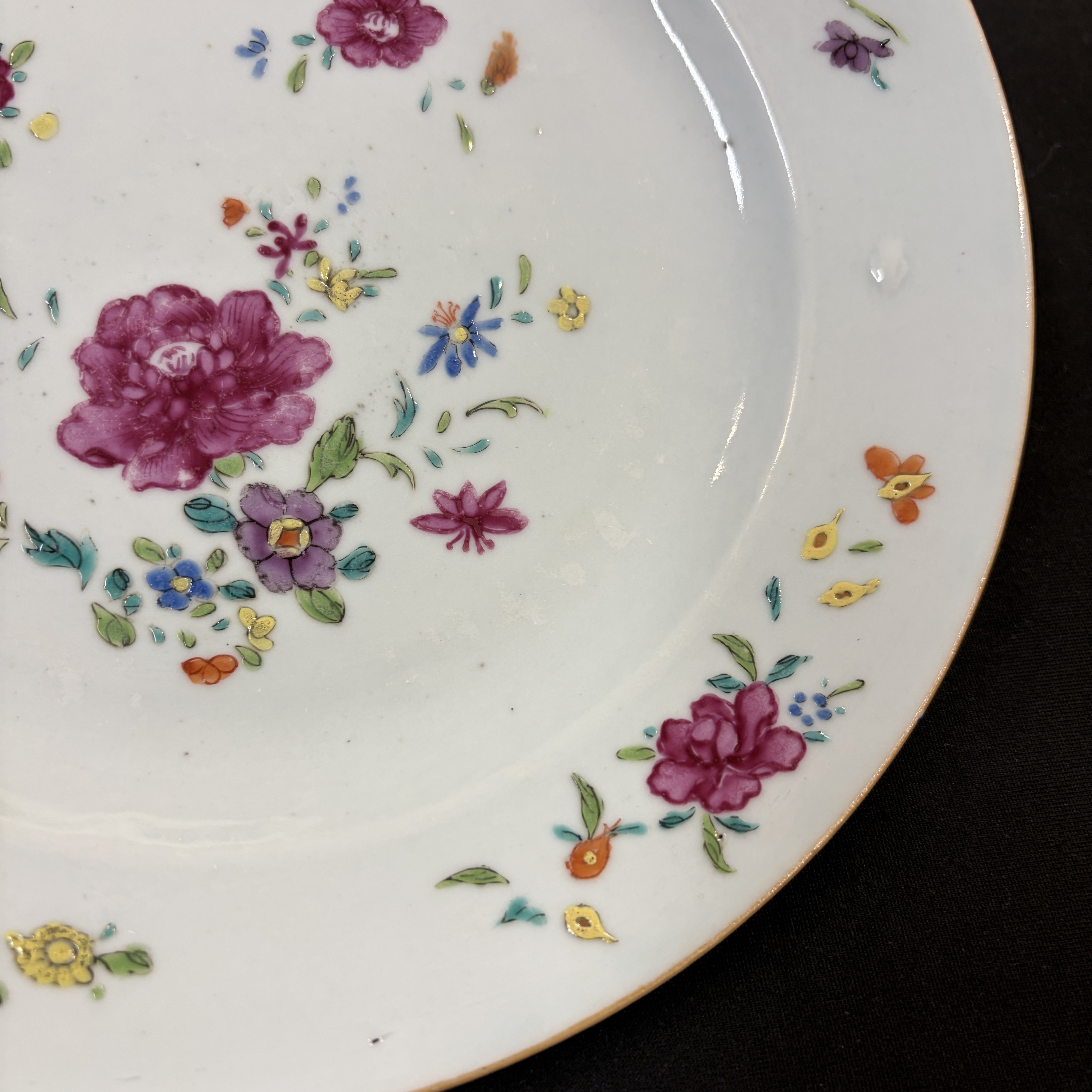 Six Chinese and French famille rose, verte and Imari-style wares — 照片 32