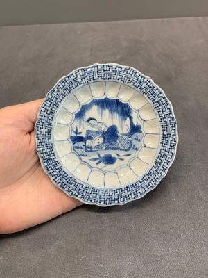 Six Chinese blue and white 'acupuncture' saucers, Kangxi — photo 3