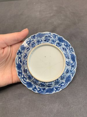 Six Chinese blue and white 'acupuncture' saucers, Kangxi — photo 4