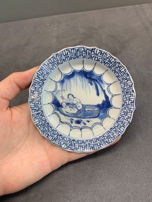 Six Chinese blue and white 'acupuncture' saucers, Kangxi — photo 7
