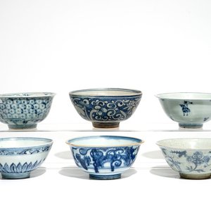 Six Chinese blue and white bowls, Ming — photo 1