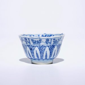Six Chinese blue and white cups and saucers with figures in a garden, Kangxi — 照片 4