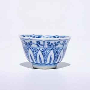 Six Chinese blue and white cups and saucers with figures in a garden, Kangxi — 照片 6