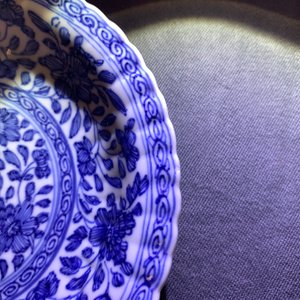 Six Chinese blue and white cups and saucers with floral design, Kangxi — 照片 12