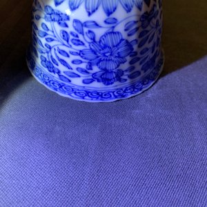 Six Chinese blue and white cups and saucers with floral design, Kangxi — 照片 19