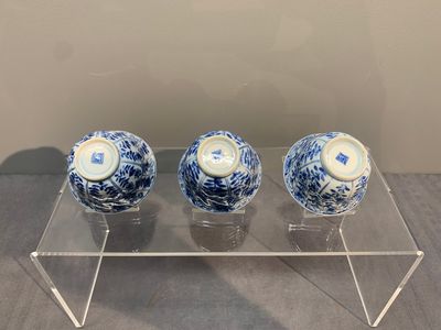 Six Chinese blue and white cups and saucers with floral design, Kangxi — photo 10
