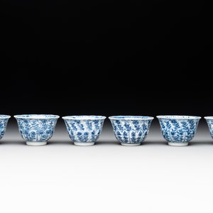 Six Chinese blue and white cups and saucers with floral design, Kangxi — photo 4