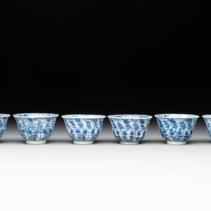 Six Chinese blue and white cups and saucers with floral design, Kangxi — photo 5