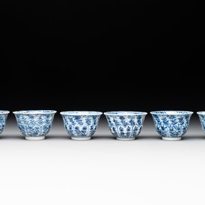 Six Chinese blue and white cups and saucers with floral design, Kangxi — photo 6