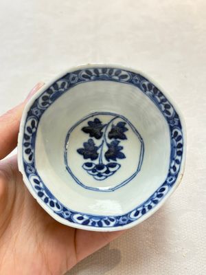 Six Chinese blue and white cups and seven saucers, 18/19th C. — photo 11