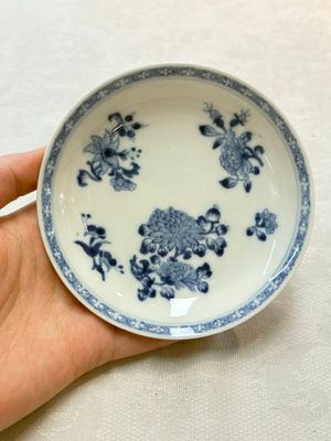Six Chinese blue and white cups and seven saucers, 18/19th C. — photo 44