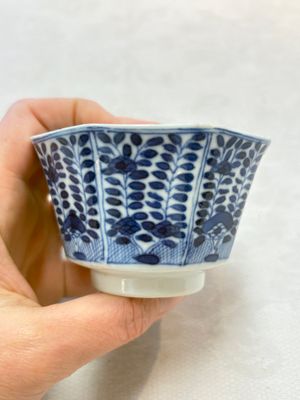 Six Chinese blue and white cups and seven saucers, 18/19th C. — photo 7
