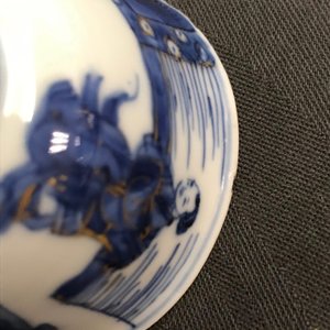 Six Chinese blue and white cups and seven saucers with gilded design, Kangxi/Yongzheng — 照片 31