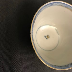 Six Chinese blue and white cups and seven saucers with gilded design, Kangxi/Yongzheng — 照片 37